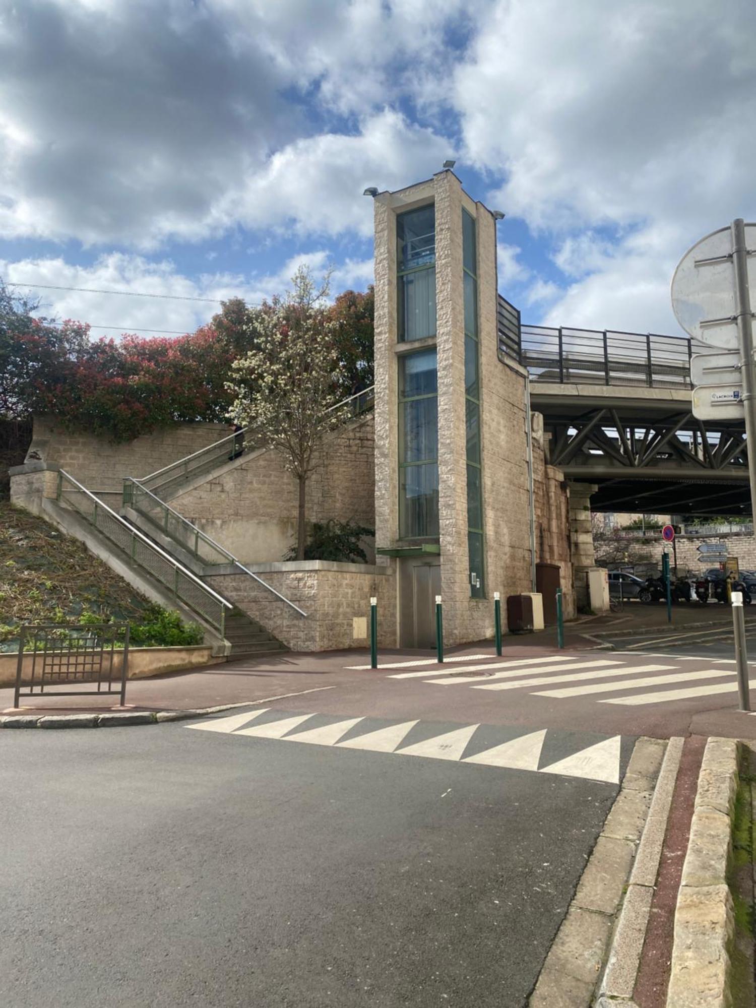 Emplacement Exceptionnel Et Rare Paris Suresnes Longchamp Exterior foto